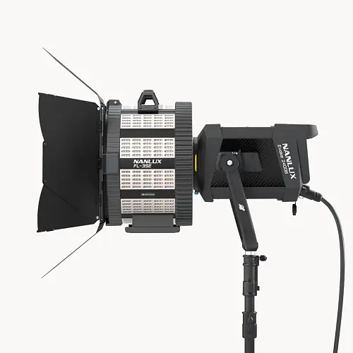 Nanlux adaptateur Fresnel motorisé avec volets - FL-35E